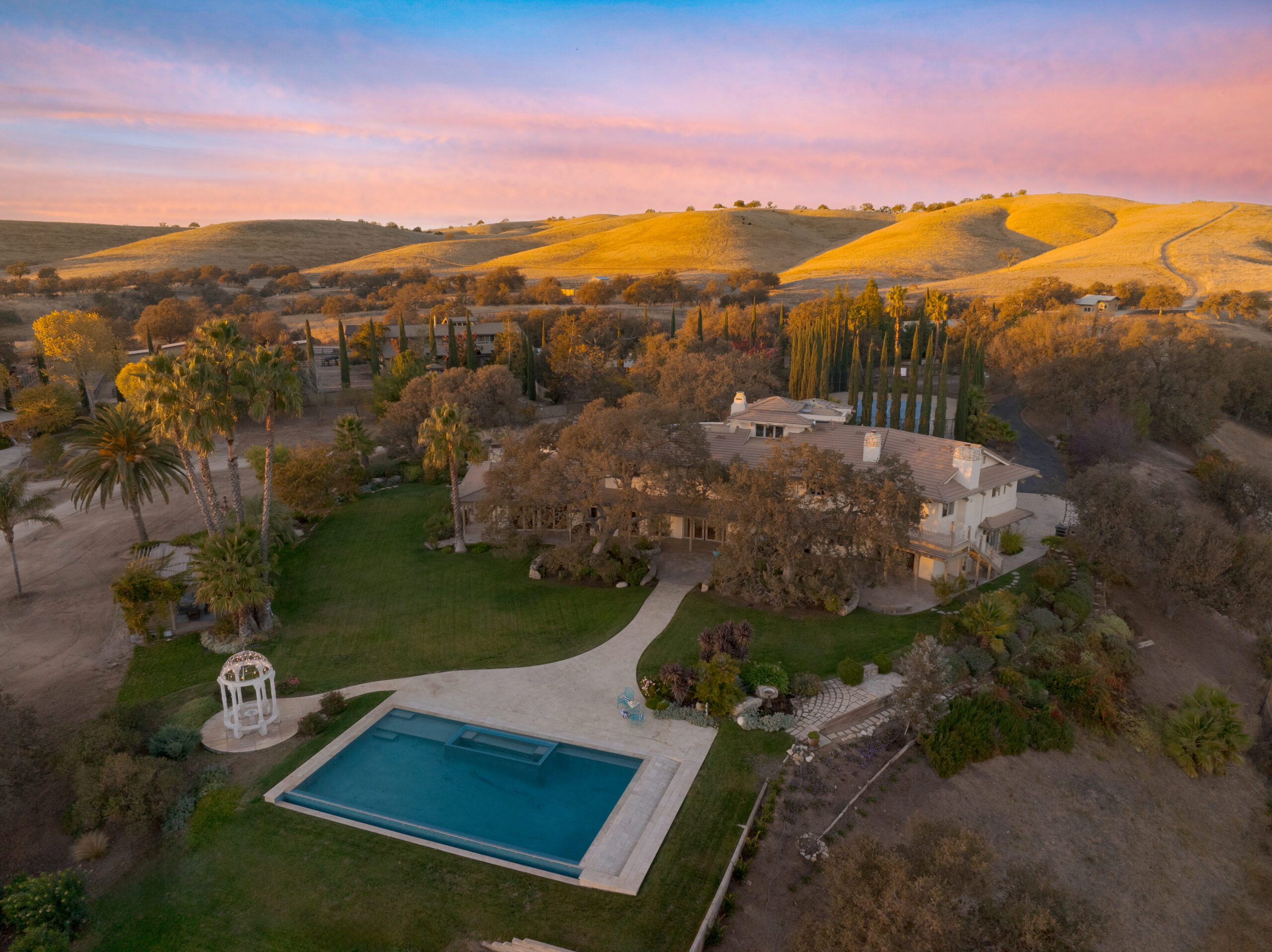 CA_5750EagleOakRanchWay_0623 - Eagle Oak Ranch Sunset at a wedding venue in California